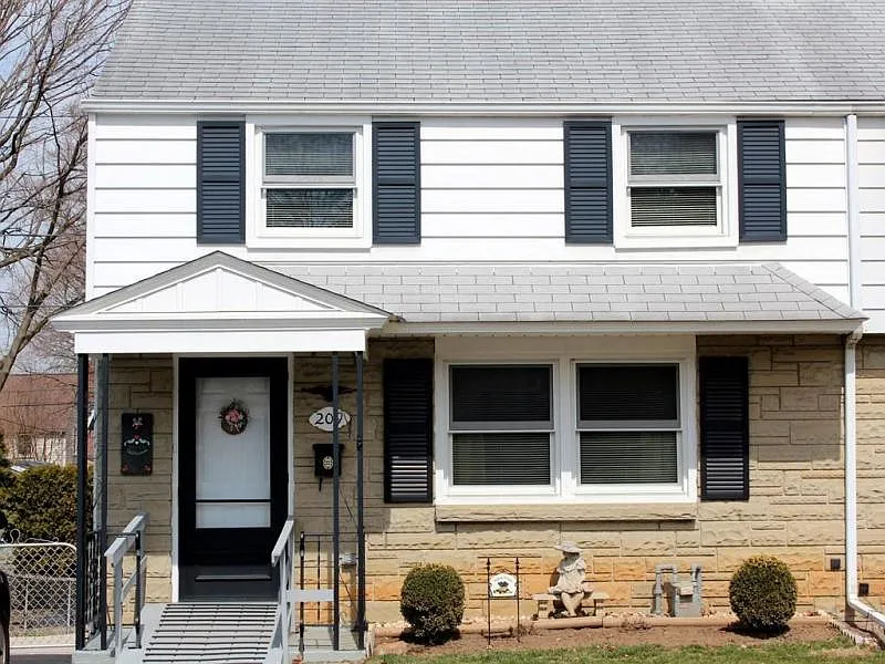 209 Elizabeth Dr photo 1