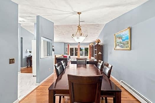5th image of 172 Friendship St