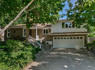 1002 Berkley Ave, Papillion, NE 68046