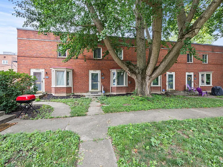 1750 E Broad St — Photo 1