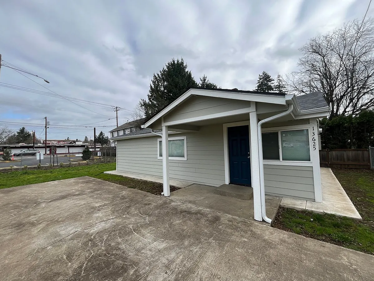 Building Photo - 13625 SE Rhine St