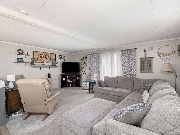 3rd image of 1701 Forest Dr