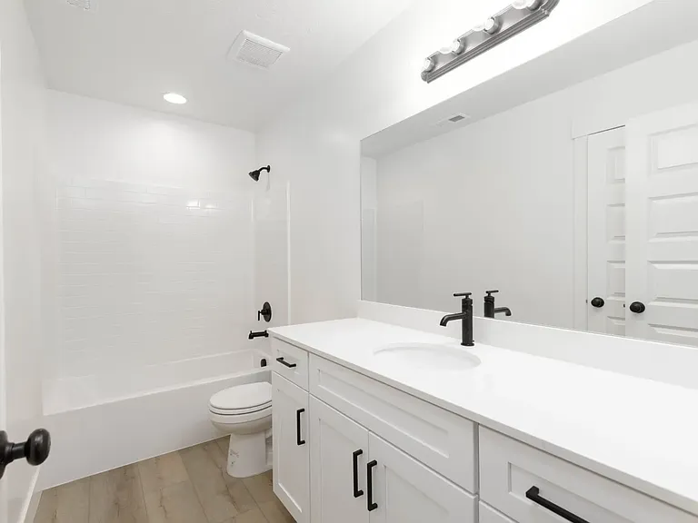 2862 W 500 N — Photo 28