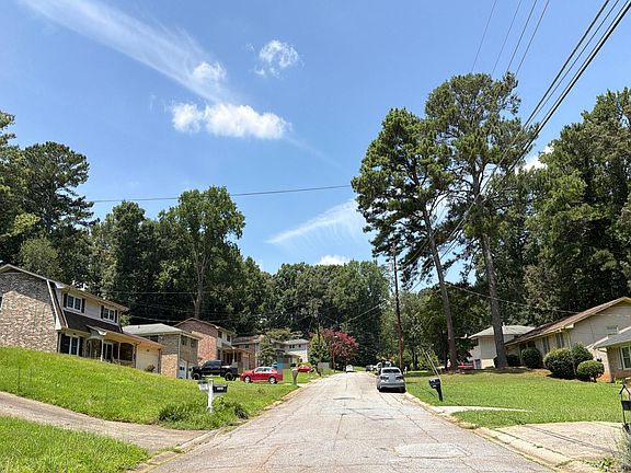 4th image of 2106 Troutdale Dr