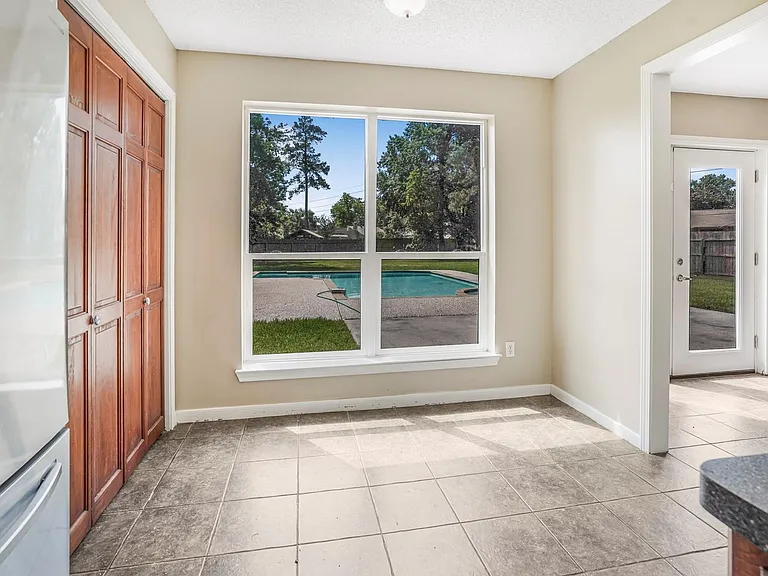 17810 Crestline Rd — Photo 15