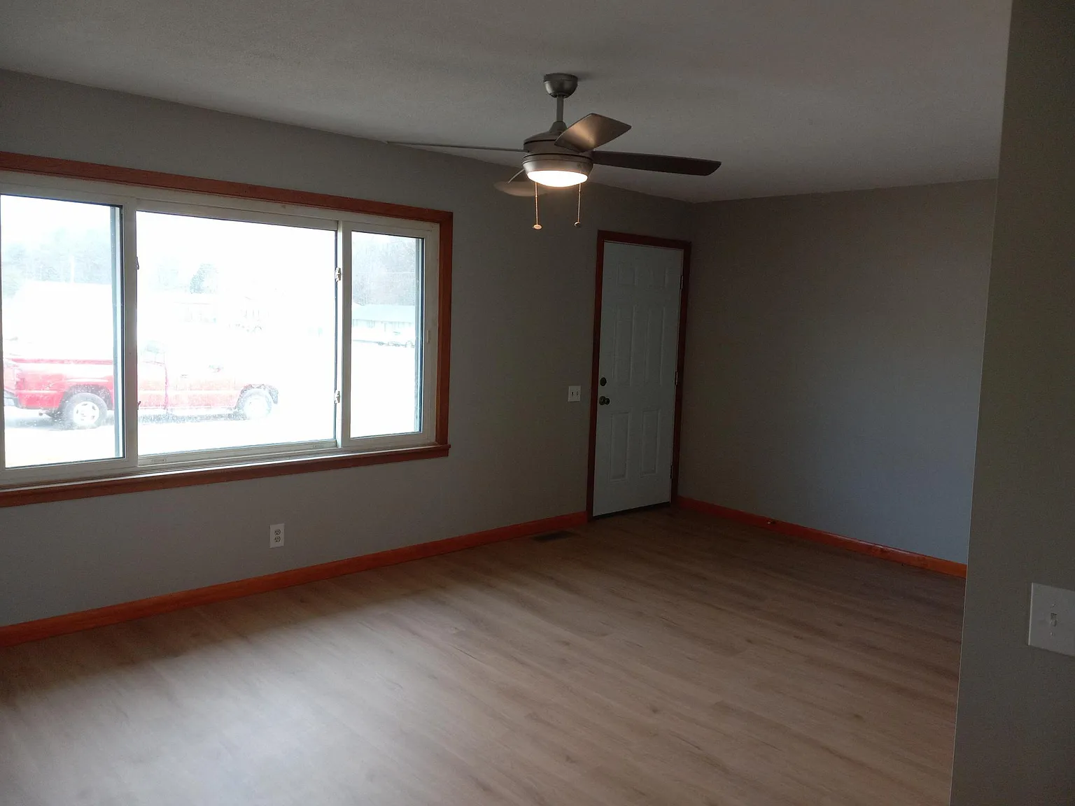 3 bed, 1080 sqft, $1,000 — Photo 3