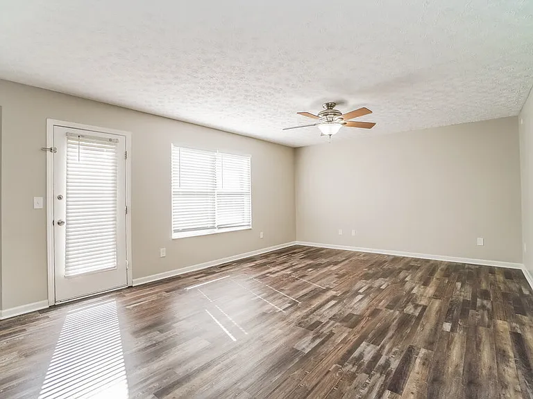 1561 Meadowlark Ln — Photo 6