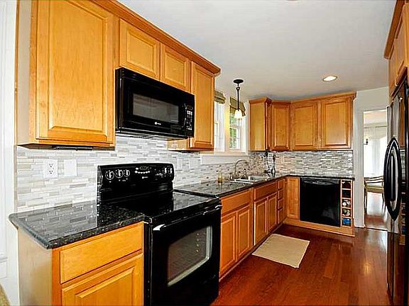 3rd image of 4816 N Illinois St