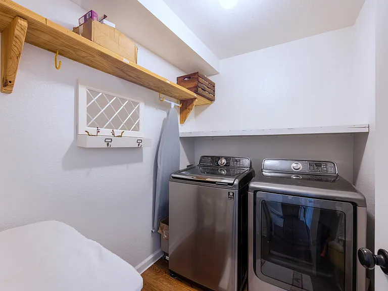 1443 Chesham Cir — Photo 14
