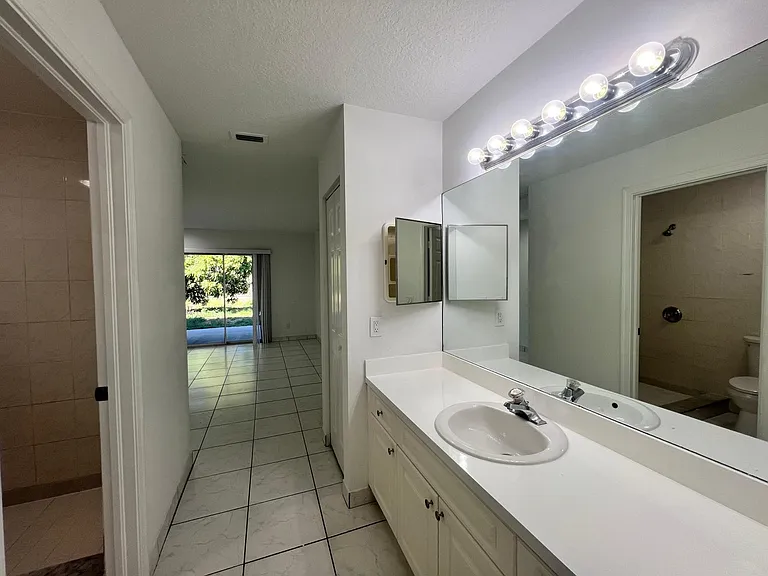 1096 Staghorn St — Photo 15