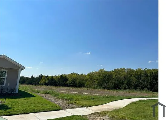 1328 Mahogany Ln — Photo 5