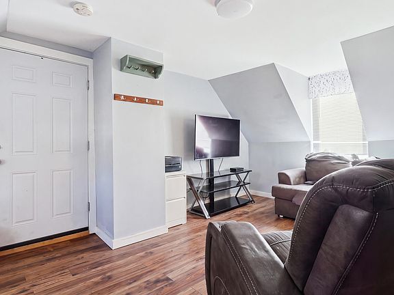 5th image of 12 Meadow Street