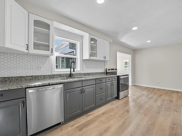 3605 SW Pryor Rd — Photo 4