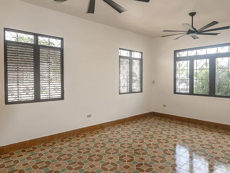 423 Calle R — Photo 3