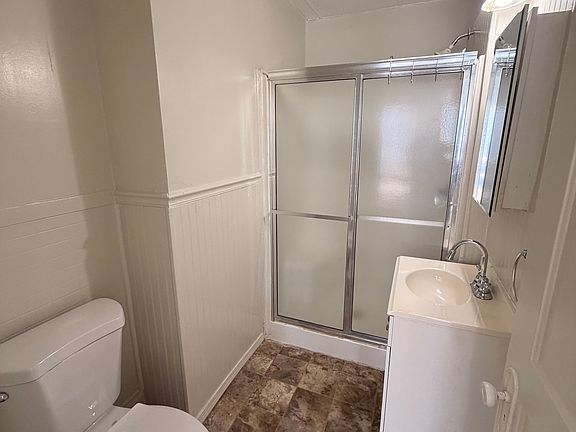 2nd image of 425 Baden St #3
