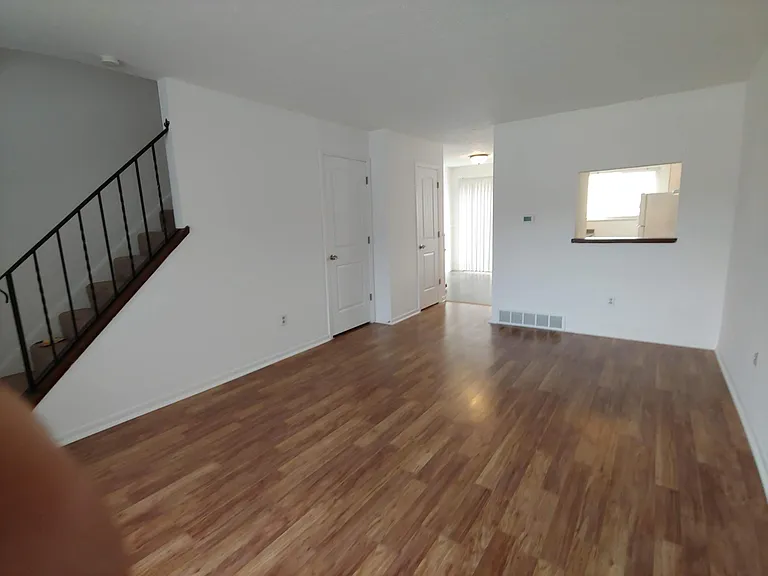 1245 Weybridge Rd — Photo 4