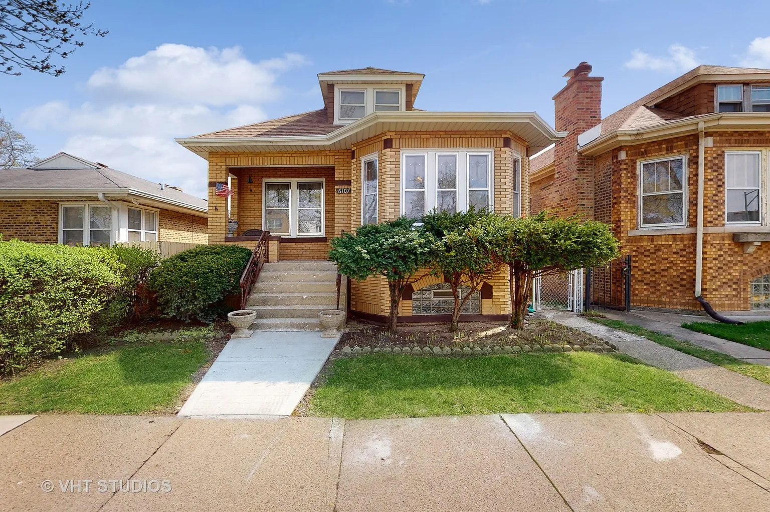 6107 W Barry Ave photo 1