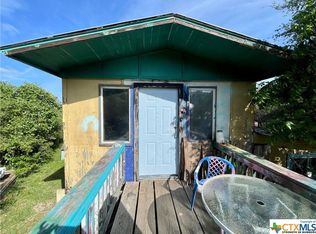 453 Davis Rd, Seadrift, TX 77983