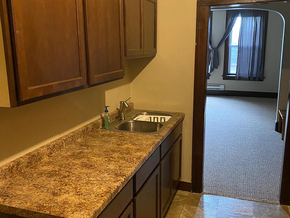 1st image of 407 Ashmun St
