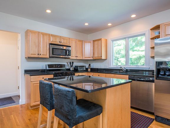 5th image of 10 Heritage Dr