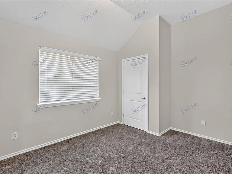 324 Greenhaven Dr — Photo 15