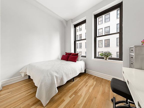4th image of 65 Nassau St APT 8-B