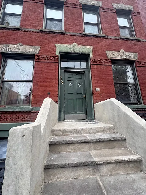 570 Jersey Ave #1RF