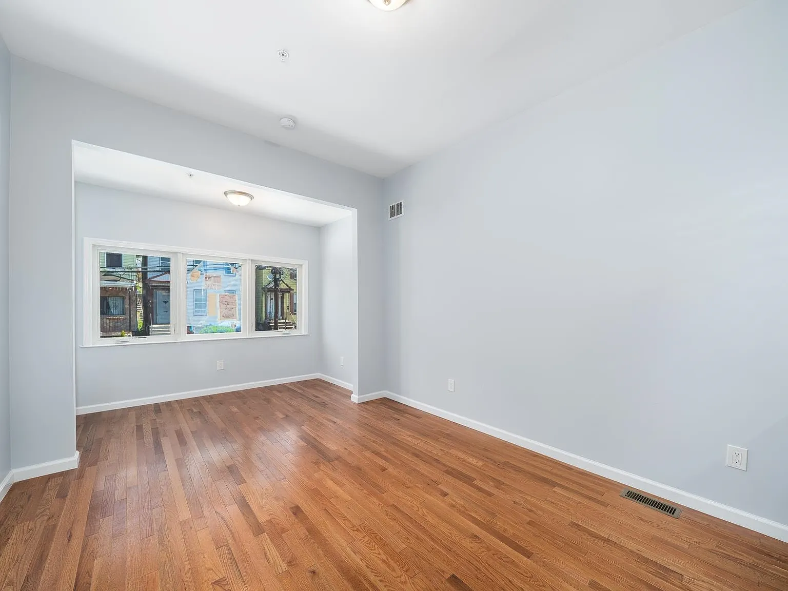 3 bed, 1.5 bath, 1000 sqft, $3,700 — Photo 4