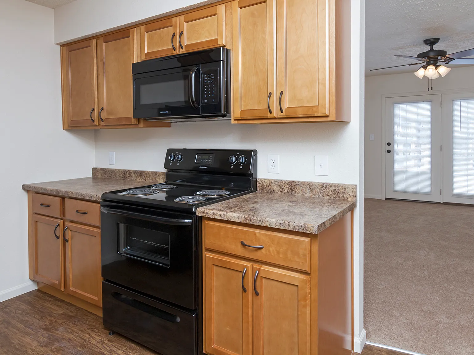 Concord Manor Apartments — Photo 2