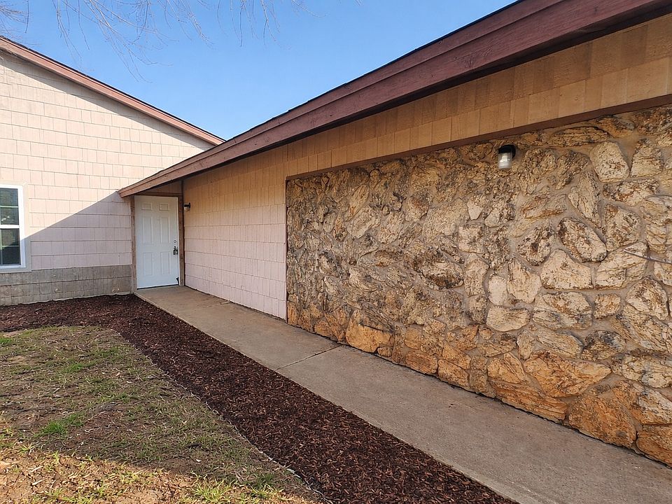 1st image of 1001 SW 81st St