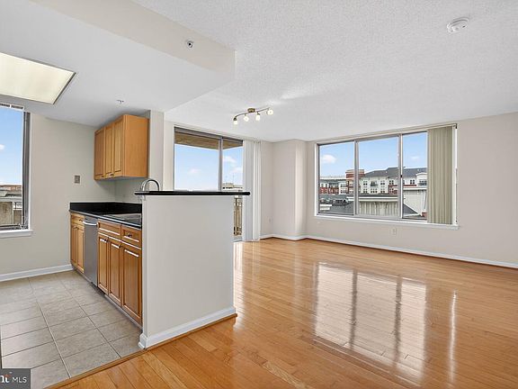 2nd image of 2726 Gallows Rd APT 619