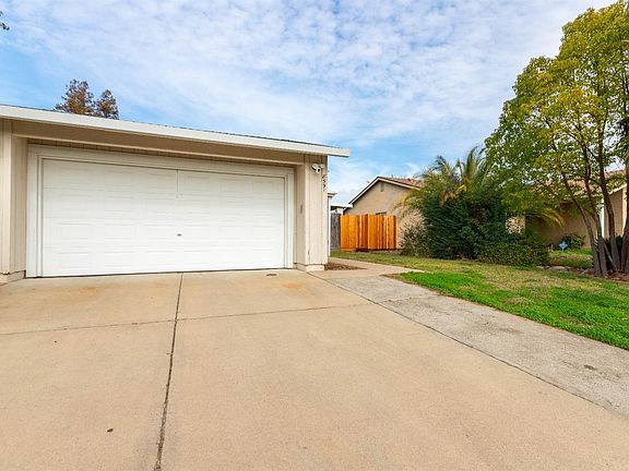3rd image of 8591 Danridge Dr