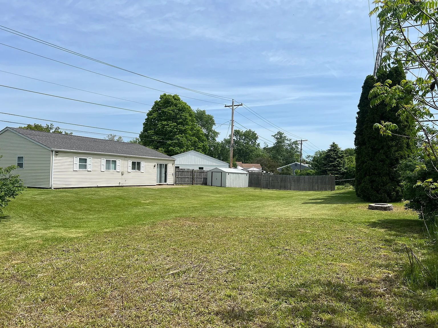 3 bed, 1.5 bath, 1216 sqft, $1,550 — Photo 2
