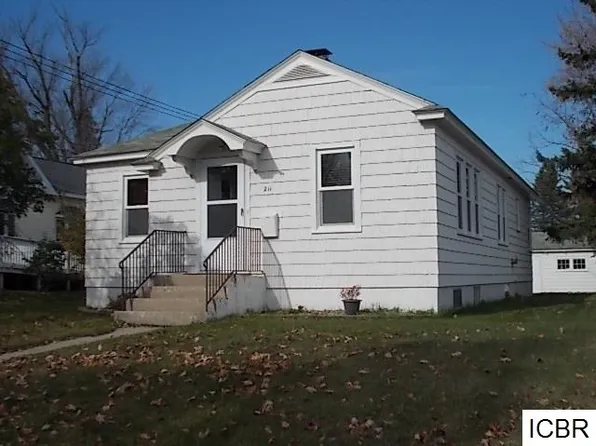 211 NW 7th St, Grand Rapids, MN 55744