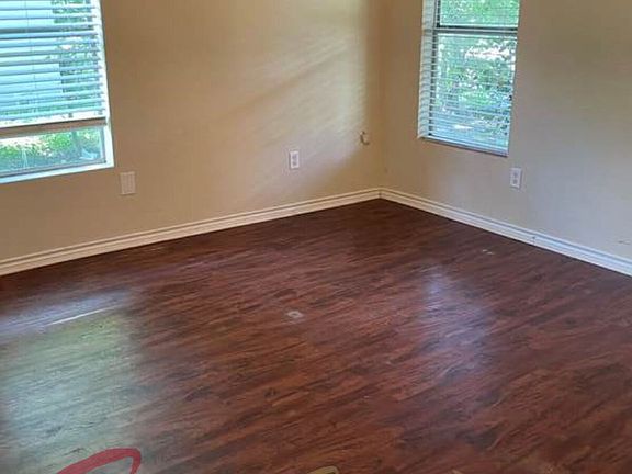 4th image of 1004 N Clinton Ave