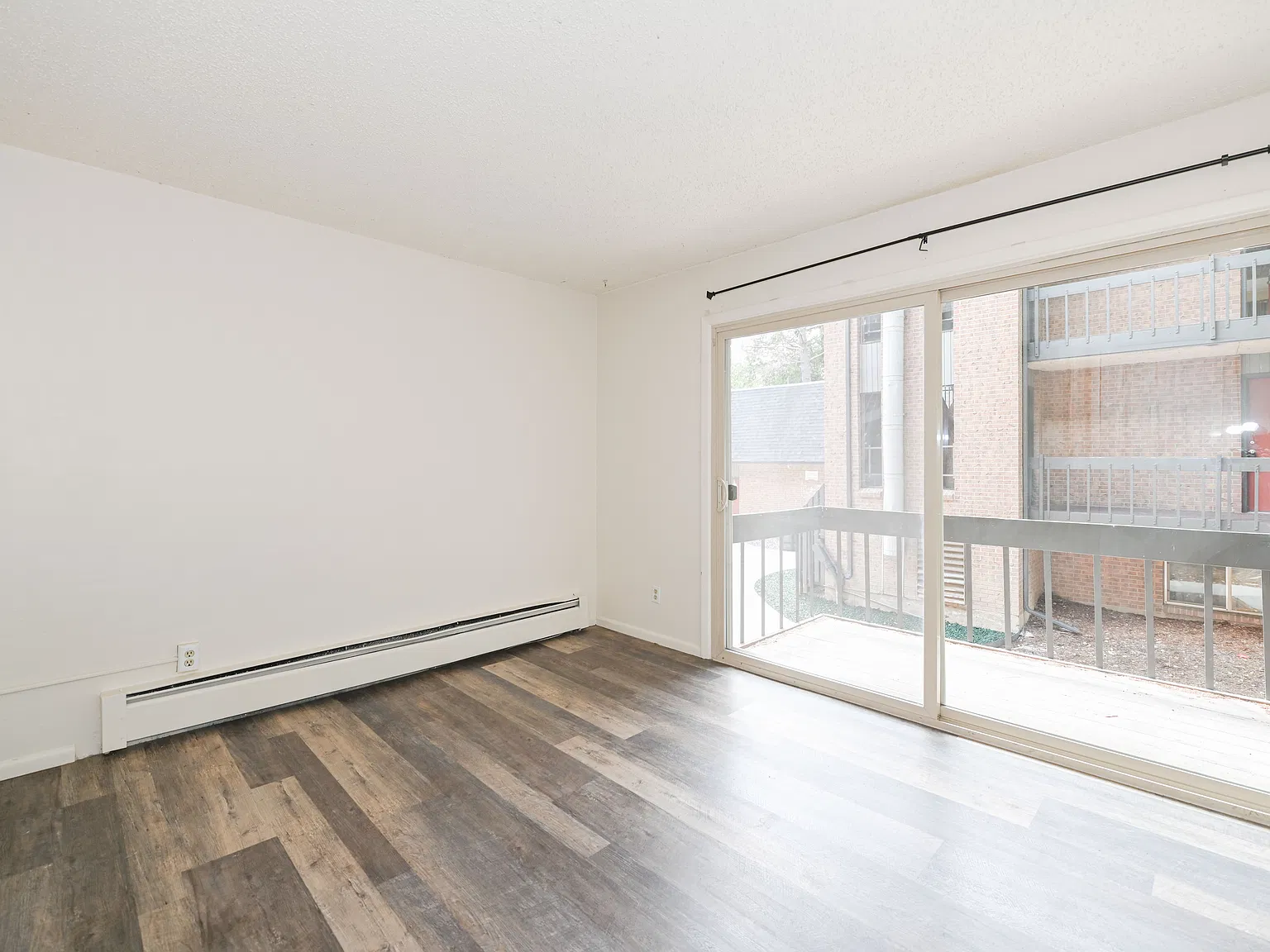 1065 University Ave — Photo 4