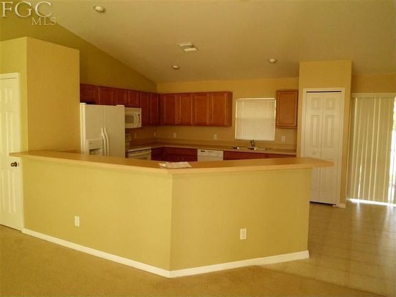 4th image of 601 SE 1st Ter