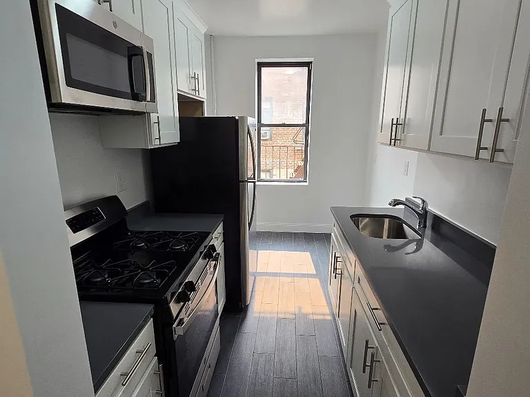 37-20 81st St #5B — Photo 2