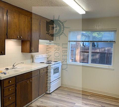 4th image of 117 N Rose St #C