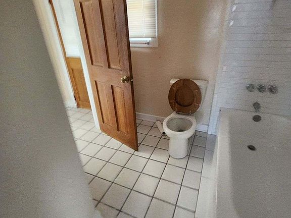 3rd image of 2944 8th Ave