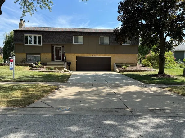 1230 Durham Dr, Wheaton, IL 60189
