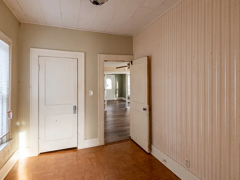220 S Lewis St — Photo 7