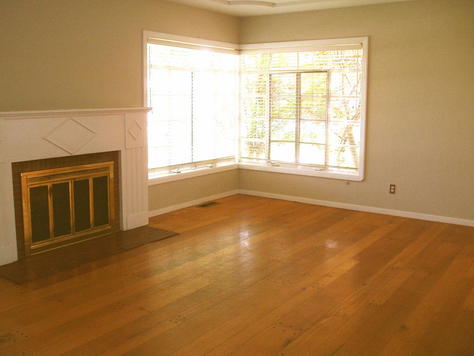 2nd image of 274 40th St