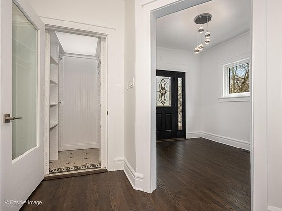 3rd image of 1506 W Touhy Ave