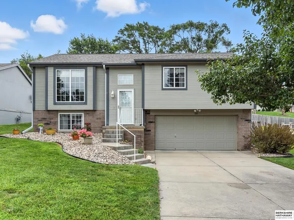 1101 Marshall Cir, Papillion, NE 68046
