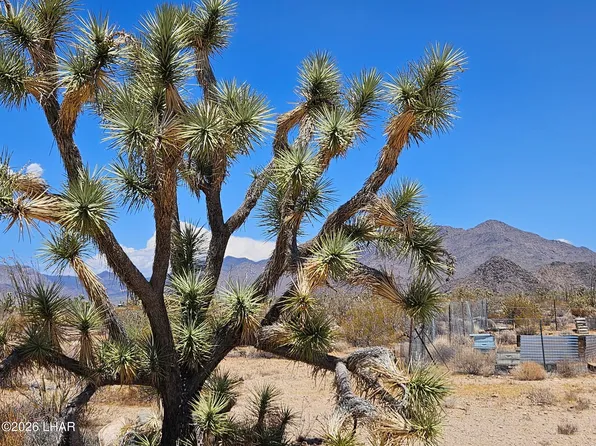 3255 S Arapaho Dr, Yucca, AZ 86438