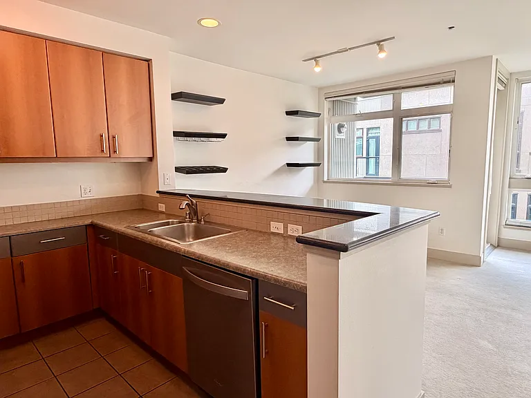 1760 N Northlake Way #423 — Photo 10