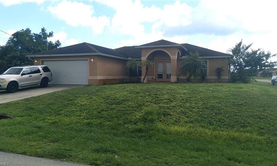 Home For Sale In Lehigh Acres