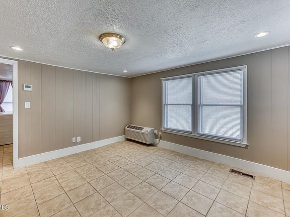 5th image of 1400 Jayne Rd