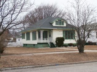 816 S 15th St, Escanaba, MI 49829